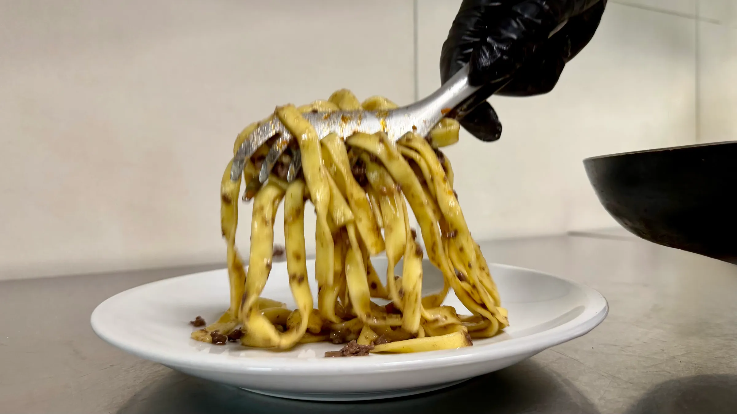 Impiattamento delle tagliatelle al ragù