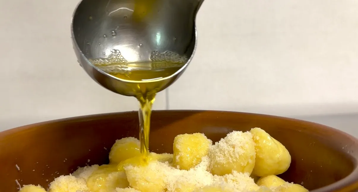 Gnocchi conditi con burro fuso