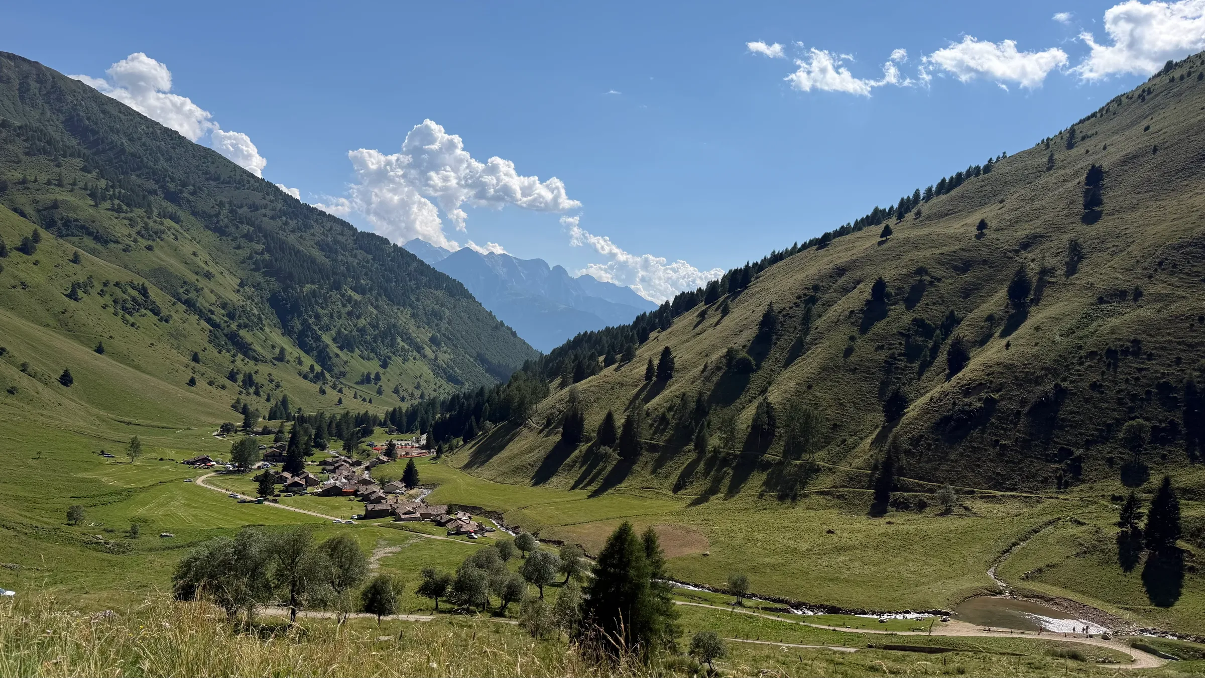 Vista su Case di Viso dal sentiero