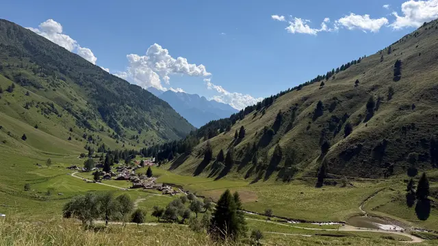 Vista su Case di Viso dal sentiero